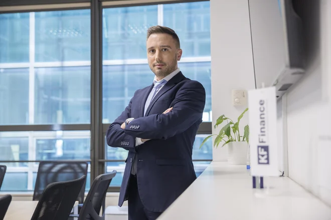 Dostop do financiranja projektov je ključ do zelenega prehoda, pravi Samo Hafner. Družba KF Finance je s partnerji že zaključila 21 večjih projektov v vrednosti več kot 200 milijonov evrov. FOTO: Leon Vidic/Delo
