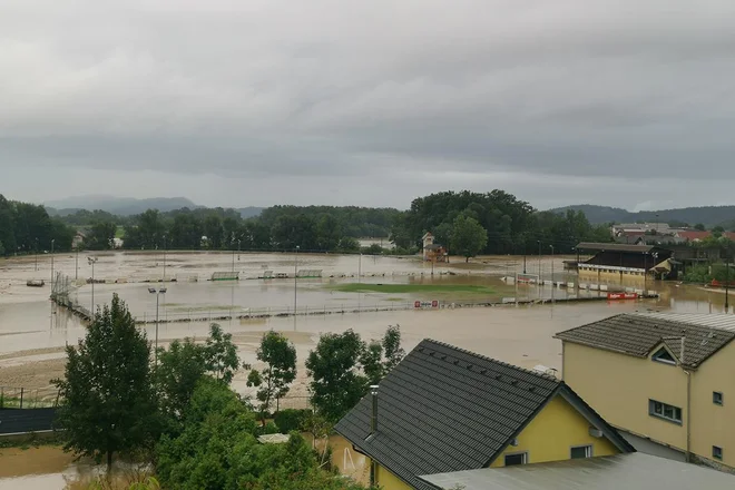 Kaj se bo v prihodnjih urah dogajalo v Komendi, je odvisno od pobočnih voda, ki se stekajo iz Kamniških alp, in od dogajanja na Gorenjskem, je povedal komendski župan Jurij Kern. FOTO: Bojan Rajšek/Delo