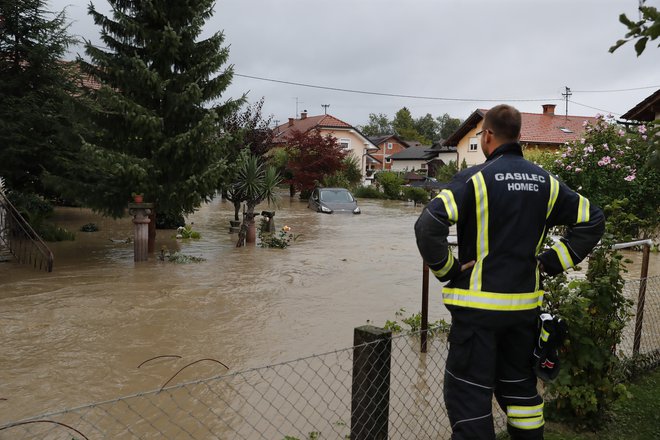 Poplave v Šmarci pri Kamniku. FOTO: Leon Vidic/Delo