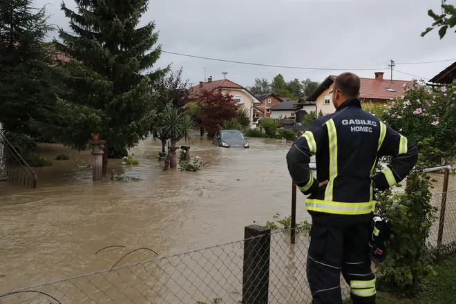 Poplave v Šmarci pri Kamniku. FOTO: Leon Vidic/Delo