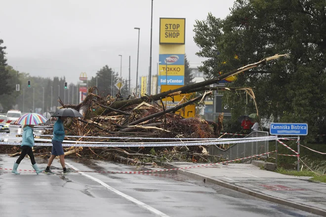 Podrt most zaradi narasle Kamniške Bistrice v Domžalah pri Lidlu. Domžale, 5. avgust 2023 Foto Leon Vidic/delo