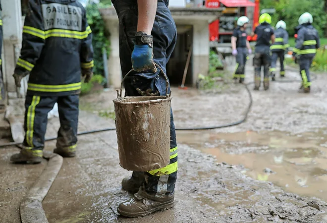 Odpravljanje posledic poplav v Polhovem gradcu 05.08.2023 Foto Blaz Samec