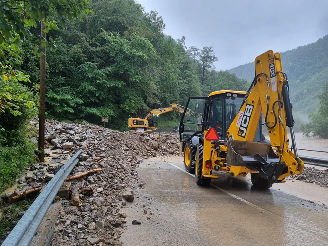 Čiščenje cest v občini Cerkno FOTO: PGD Cerkno