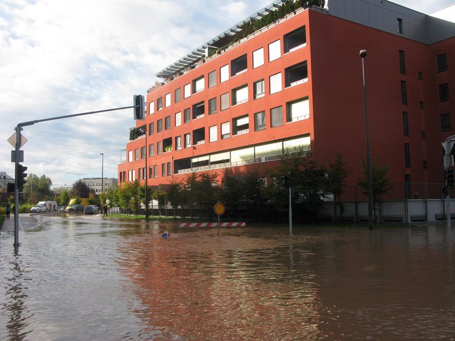 Potoka Glinščica in Gradaščica sta na ljubljanskem Viču leta 2014 prestopila bregove in začela poplavljati ves zgornji del Viča. FOTO: Janez Petkovšek/Delo