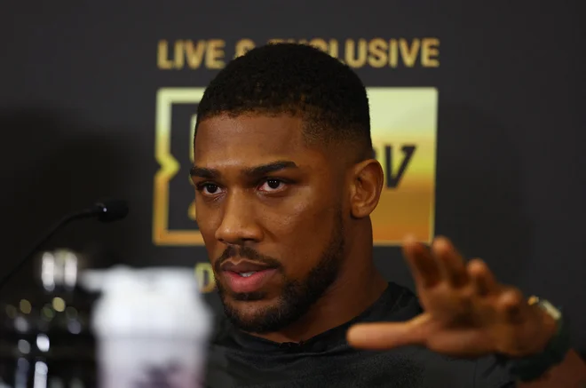 Anthony Joshua (na fotografiji) spoštuje vsakega moškega in žensko, ki se povzpne v ring. FOTO: Matthew Childs/Reuters