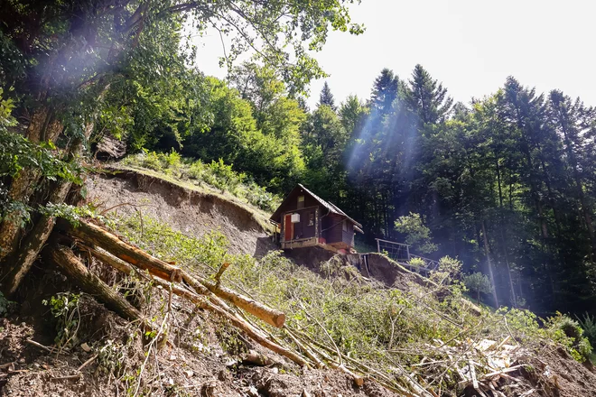 Prebivalci naj se odpravljanja posledic plazov lotijo s strokovnjaki. FOTO: Črt Piksi