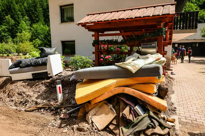 Sanacija po poplavah v Škofji Loki in okolici FOTO: Črt Piksi/Delo