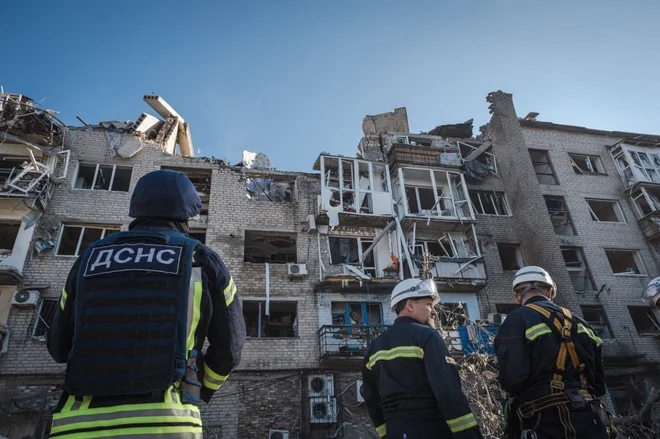 Poškodovana stavba po napadu na Petrovsk FOTO: Handout/AFP