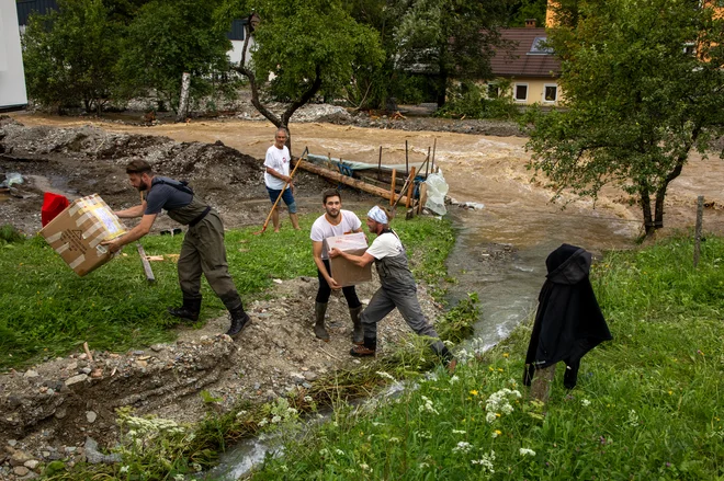 Sanacija po poplavah v Črni na Koroškem FOTO: Voranc Vogel/Delo
