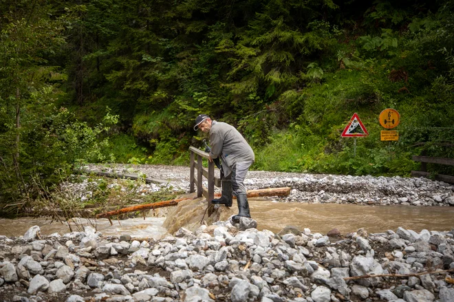 Sanacija po poplavah v Žerjavu pri Črni na Koroškem FOTO: Voranc Vogel/Delo