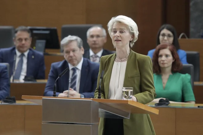 Ursula von der Leyen v slovenskem parlamentu. FOTO: Voranc Vogel/Delo