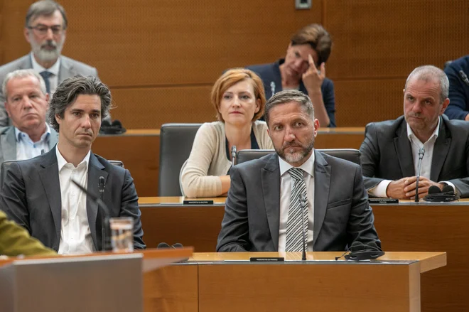 Po tem, ko so ministri danes v državnem zboru utemeljevali smiselnost predlogov iz novele zakona o odpravi posledic naravnih nesreč, naj bi že jutri na vladi razpravljali o izhodiščih za pripravo novih. FOTO: Voranc Vogel/Delo