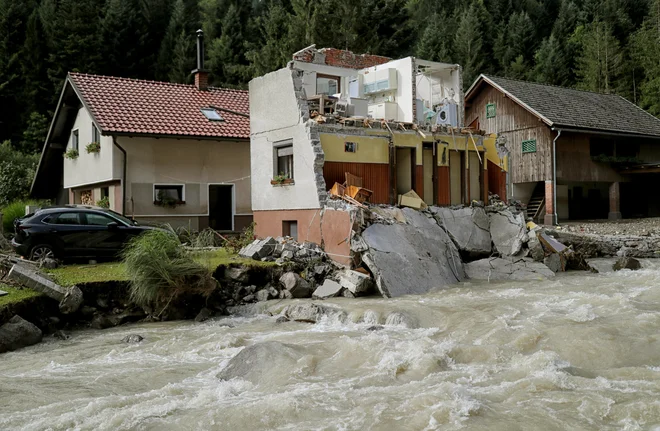 Savinja Strugam ni prizanesla. FOTO: Blaž Samec/Delo