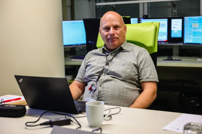 Andrej Fink je vodja dispečerske službe zdravstva in član operativne skupine za obvladovanje poplav na ministrstvu za zdravje: Nujno medicinsko pomoč v Sloveniji je treba poenotiti. Foto Črt Piksi