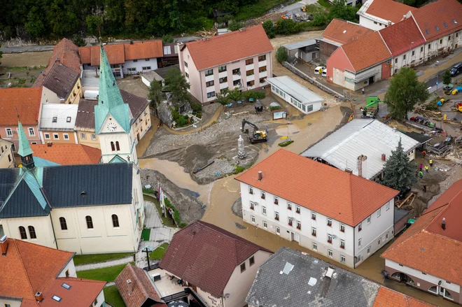 Vlada je z rebalansom za pomoč prizadetim in odpravo posledic ujme namenila dobre pol milijarde dodatnega denarja. FOTO: Voranc Vogel/Delo