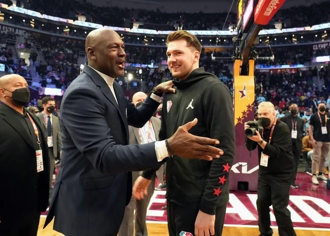 Finančnega fenomena Luke Dončića se zaveda tudi Michael Jordan, na reprezentančni ravni ga ne znajo ovrednotiti. FOTO: Charlotte Hornets