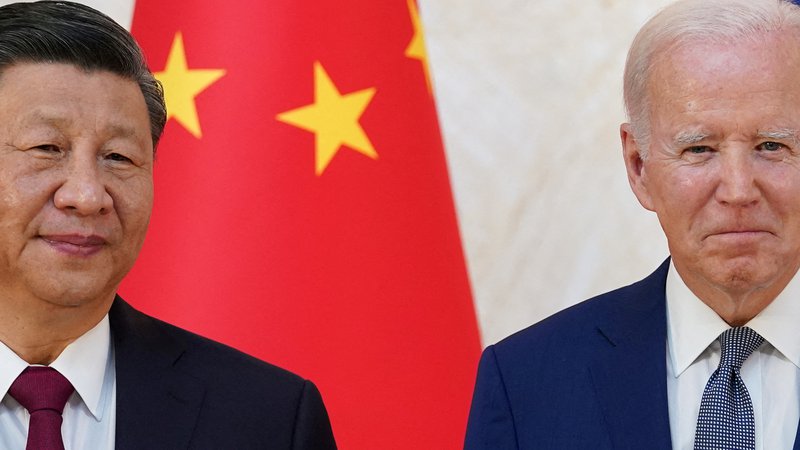 Fotografija: Ena od tem letošnjih delovnih počitnic je tudi kitajska politika do ZDA. Na fotografiji kitajski in ameriški predsednik, Xi Jinping in Joe Biden. FOTO: Kevin Lamarque/Reuters