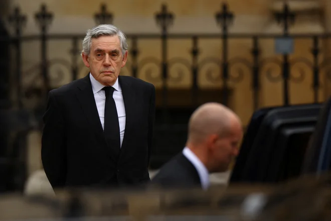 Posebni odposlanec Združenih narodov za izobraževanje Gordon Brown je razočaran zaradi pomanjkanja mednarodnega pritiska na talibe. FOTO: Kai Pfaffenbach/Reuters