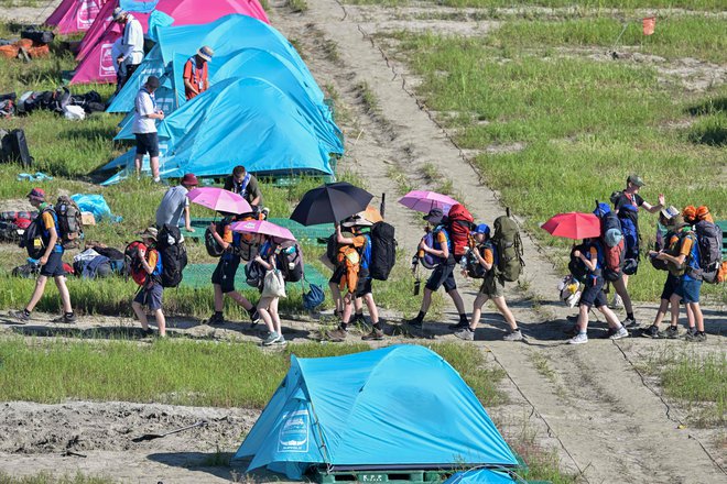 Posebna organizacija je bila potrebna zaradi tajfuna Khanun, saj so morali preventivno premestiti vse udeležence jamboreeja. Foto Anthony Wallace/AFP