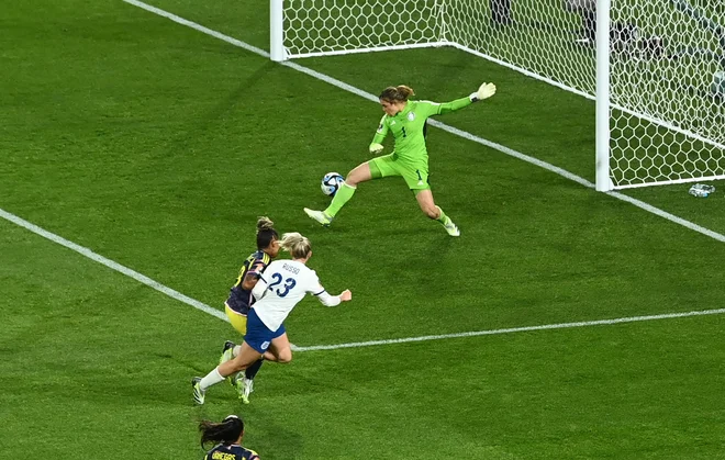 Alessia Russo (v belem dresu) je Angliji prinesla četrtfinalno zmago. FOTO: Jaimi Joy/Reuters