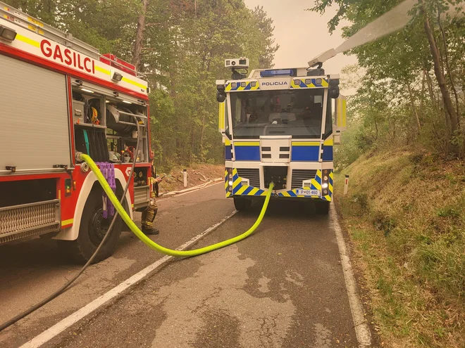 Vodni top se je zelo izkazal pri gašenju požara. FOTO: Osebni arhiv