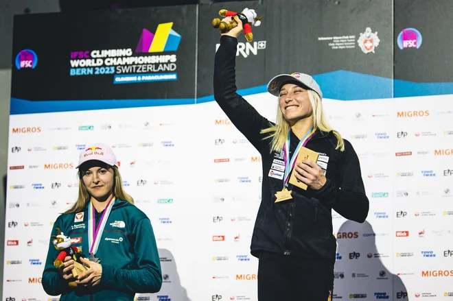 Janja Garnbret z zlatim odličjem svetovnega prvenstva za kombinacijo. FOTO: PZS