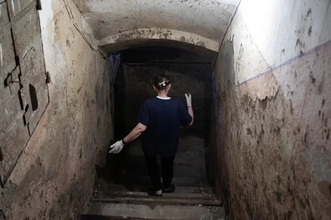 Predlagajo tudi, da se v primeru neposredno prizadetih posameznikov in gospodinjstev, ki so utrpeli škodo zaradi poplav, omogoči brezplačna razvezava depozitov. FOTO: Voranc Vogel/Delo