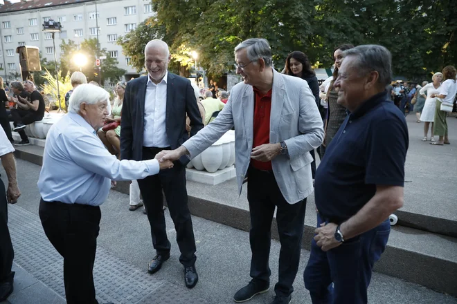 Osrednja regijska slovesnost bo letos v Hotizi,slavnostni govornik pa bo minister za obrambo Marjan Šarec. Fotografija je z včerajšnje proslave v Ljubljani. FOTO: Jože Suhadolnik