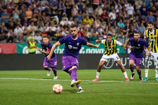 Arnel Jakupović je za Maribor zgrešil tudi enajstmetrovko. FOTO: Miloš Vujinović/Mediaspeed