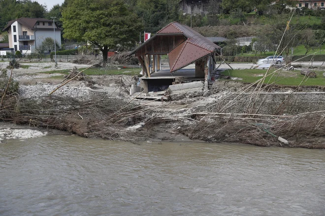 Sanacija bi bila nujna tudi za brežino reke Savinje v Letušu. FOTO: Leon Vidic/Delo