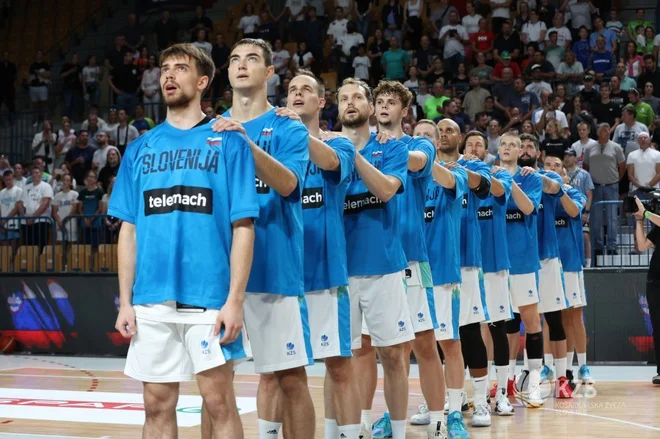 Slovenski košarkarski navdušenci od Luke Dončića in drugih reprezentantov na svetovnem prvenstvu pričakujejo boj za kolajno. FOTO: KZS