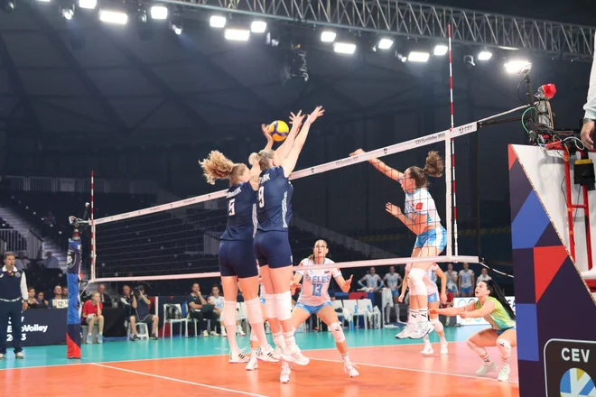 Lorena Lorber Fijok je pogosto naletela na trden poljski blok. FOTO: CEV