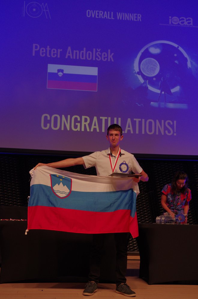 Peter Andolšek je dosegel skupno zmago na 16. mednarodni olimpijadi iz astronomije in astrofizike. FOTO: Andrej Guštin

 