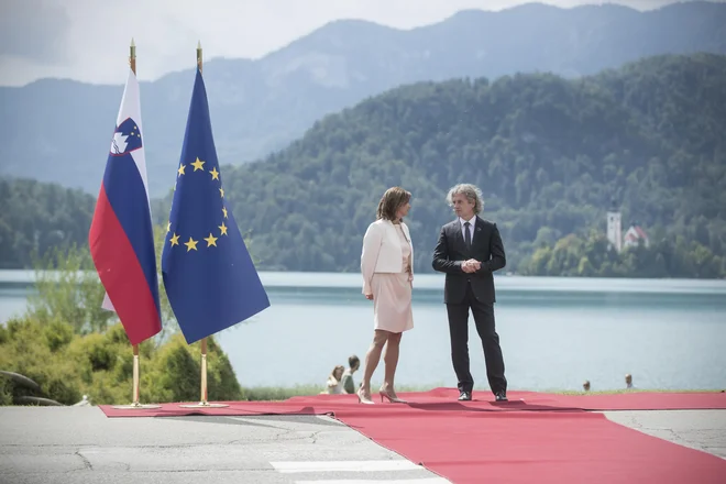 Zunanja ministrica Tanja Fajon in premier Robert Golob med lanskim Beljskim strateškim froumom. FOTO: Jure Eržen