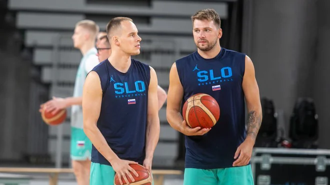 Luka Dončić med vadbo s Klemnom Prepeličem (desno). FOTO: Voranc Vogel/Delo
