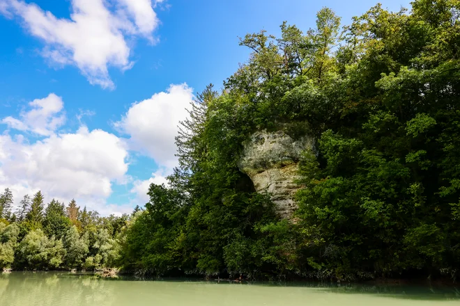 Soteska je verjetno eno redkih turistično in komercialno še neodkritih in neizkoriščenih naravnih bogastev naših krajev. FOTO: Črt Piksi