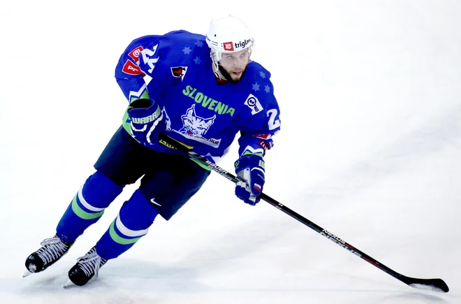 Rok Tičar je že vrsto let med vodilnimi slovenskimi hokejisti. FOTO: Roman Šipić/Delo