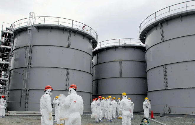 Prostora za radioaktivno vodo zmanjkuje. FOTO: Kyodo/Reuters 