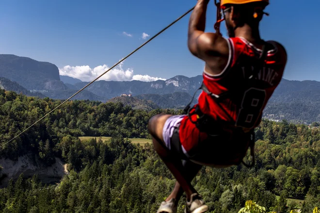 Med spustom po jeklenici se je zgodila nesreča (fotografija je simbolična). FOTO: Vogel Voranc/Delo