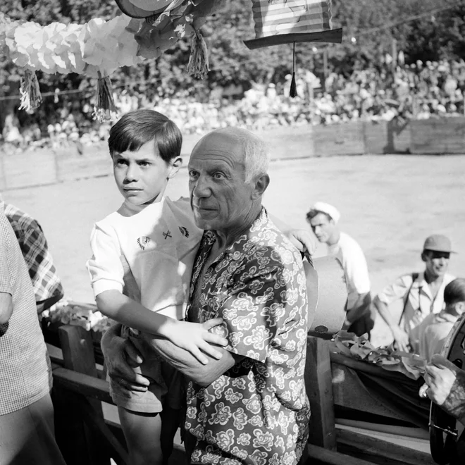 Pablo Picasso s sinom Claudom avgusta 1954. FOTO: Jean Meunier/Afp
