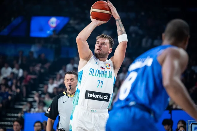 Luka Dončić je v prvi četrtini dosegel 14 točk. FOTO: Fiba