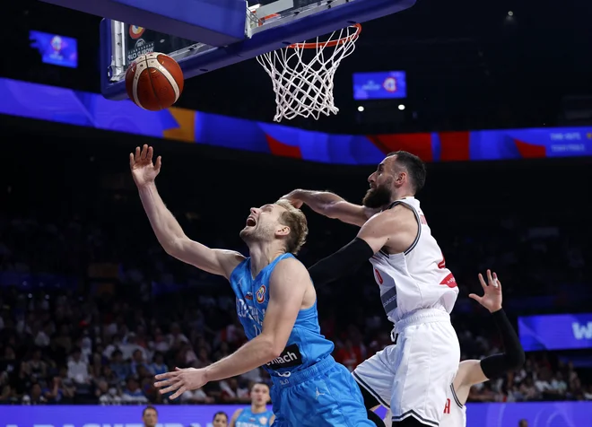 Poškodba Jake Blažiča je pokvarila lepo zmago proti Gruziji. Foto Issei Kato/Reuters