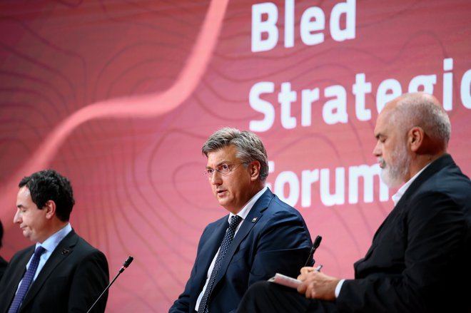 Osrednji panel letošnjega BSF. Od leve proti desni: kosovski premier Albin Kurti, hrvaški premier Andrej Plenković in predsednik albanske vlade Edi Rama. FOTO: Vlada RS