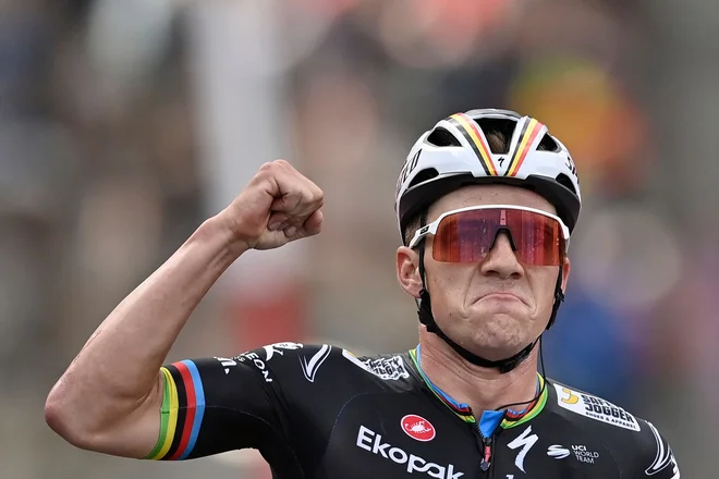Remco Evenepoel je bil neulovljiv, zmagal je na 3. etapi in prevzel vodstvo na Vuelti. FOTO: Pau Barrena Afp