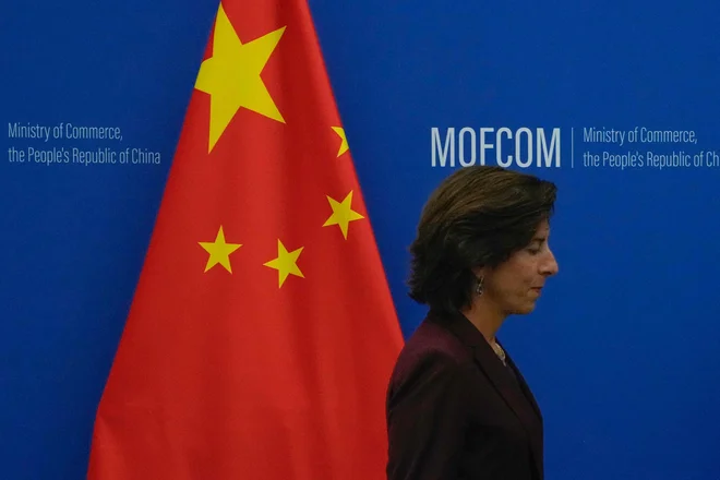 Dobra novica je, da je ameriška ministrica za trgovino Gina Raimondo na Kitajskem in bo po Pekingu danes obiskala še Šanghaj. FOTO: Andy Wong/AFP