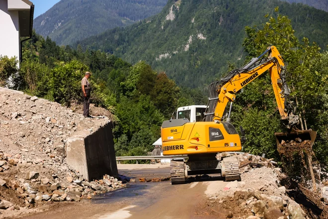 Sanacija po poplavah. FOTO: Črt Piksi/Delo