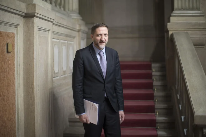 Na ministrstvu Klemna Boštjančiča so pripravili nov zakon, a deležniki z njim niso zadovoljni. Foto Jure Eržen