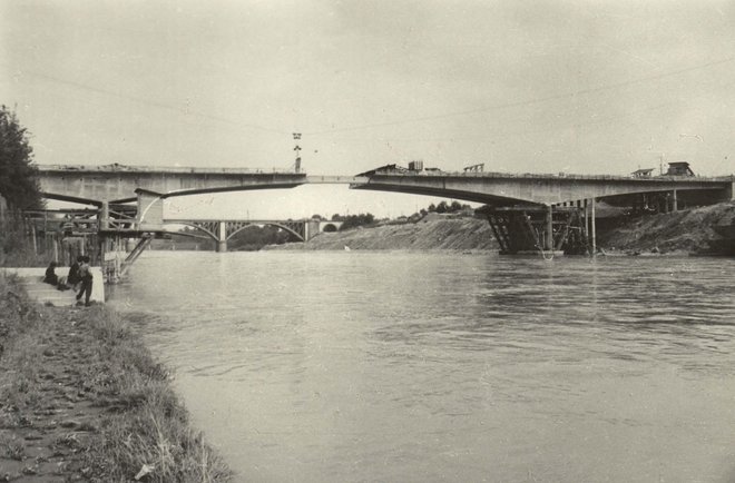 Titov most v Mariboru so gradili dve leti. FOTO: iz zbirke Pokrajinskega arhiva Maribor