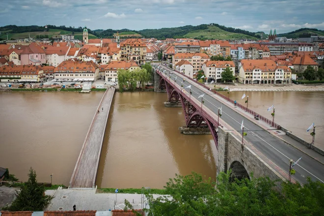 Ob Starem mostu je od letos tudi Splavarska brv. FOTO: Marko Pigac