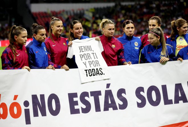 Podporo so Jennifer Hermoso izrekle tudi številne druge nogometašice. FOTO: Henry Romero/Reuters